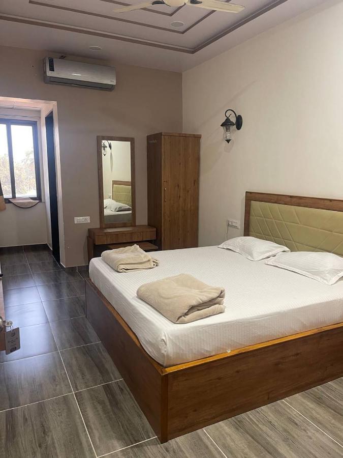 Hotel Nilkanth Navsari Exterior foto