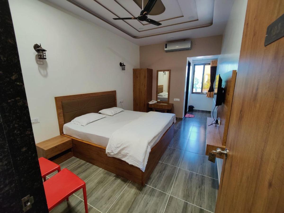 Hotel Nilkanth Navsari Exterior foto