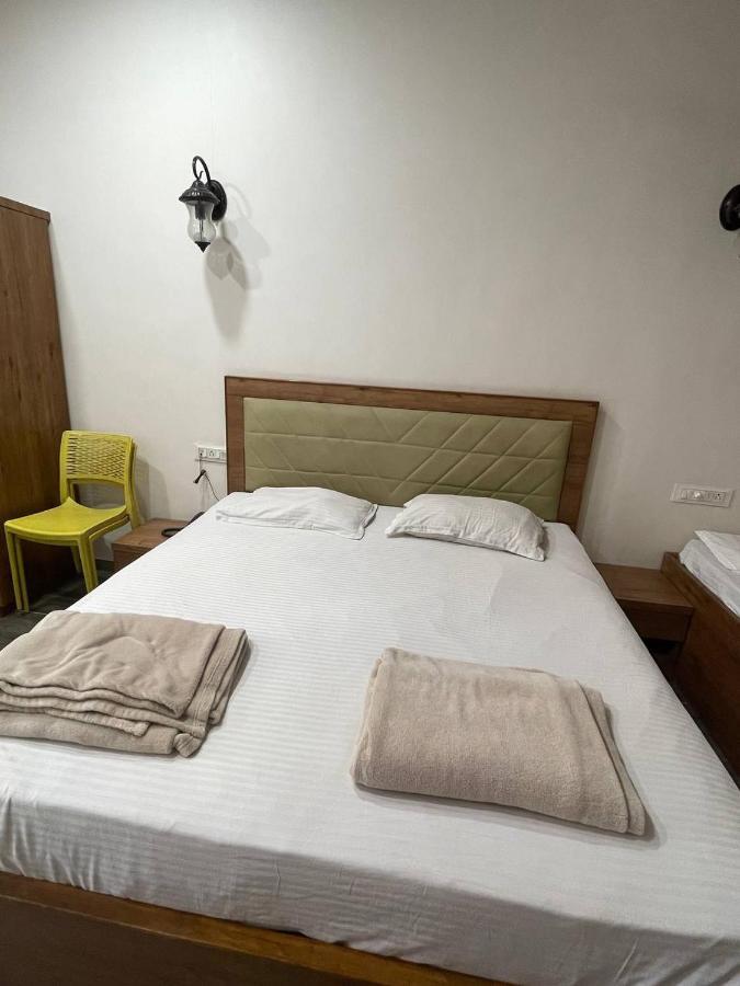 Hotel Nilkanth Navsari Exterior foto