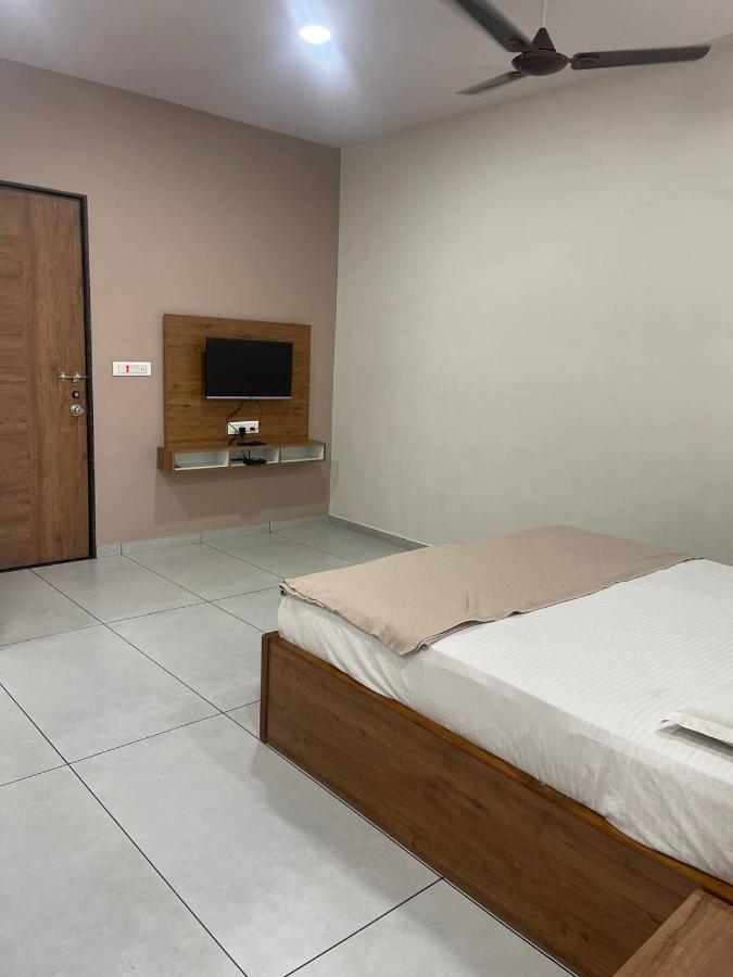 Hotel Nilkanth Navsari Exterior foto